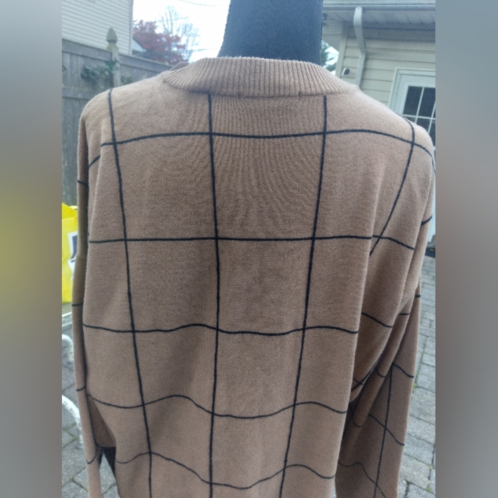 ππ Tahari Camel & Black Sweater Size Large π - Picture 8 of 16